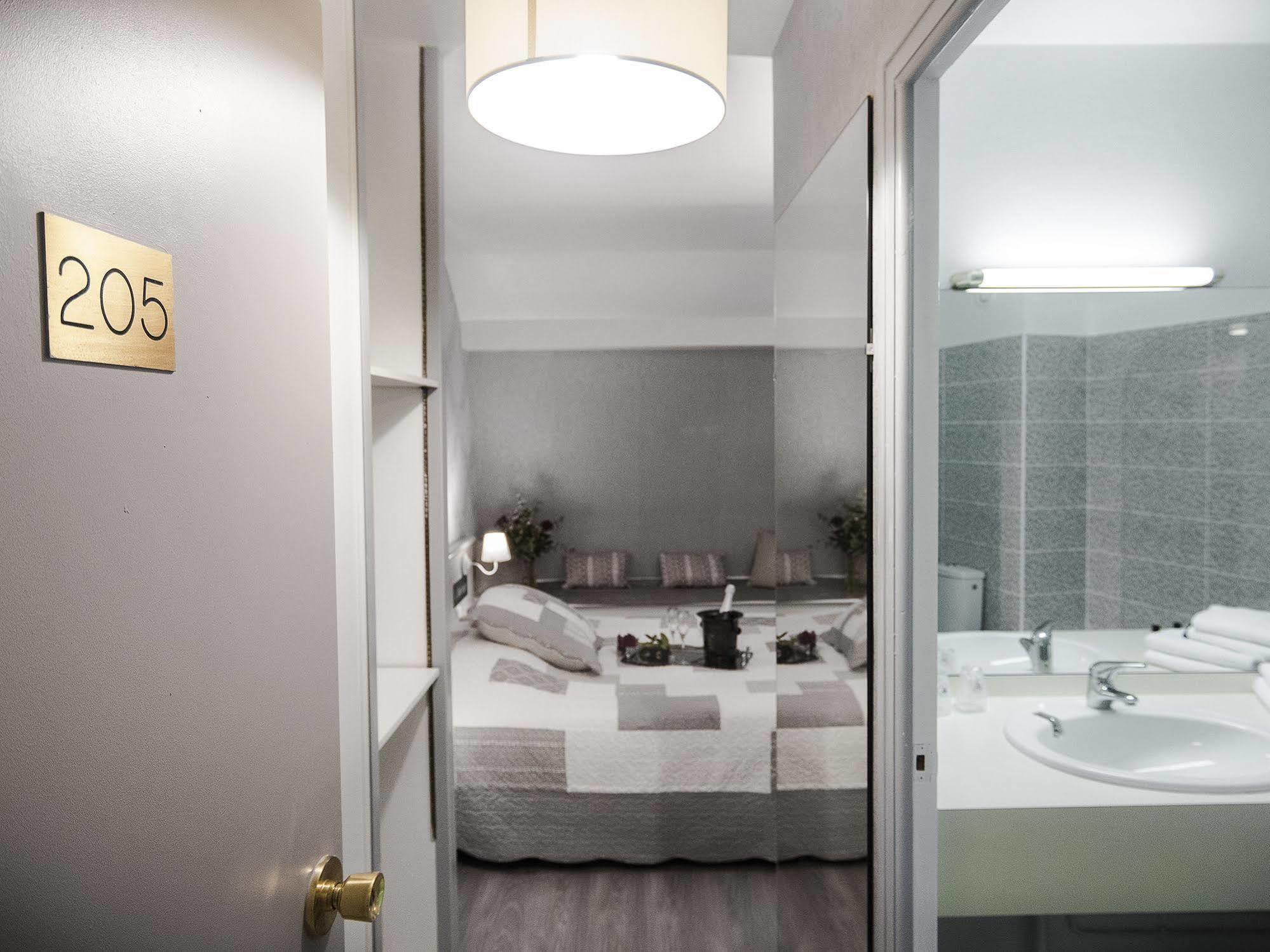 Hotel Le Chantereigne Les Noes-pres-Troyes Eksteriør bilde