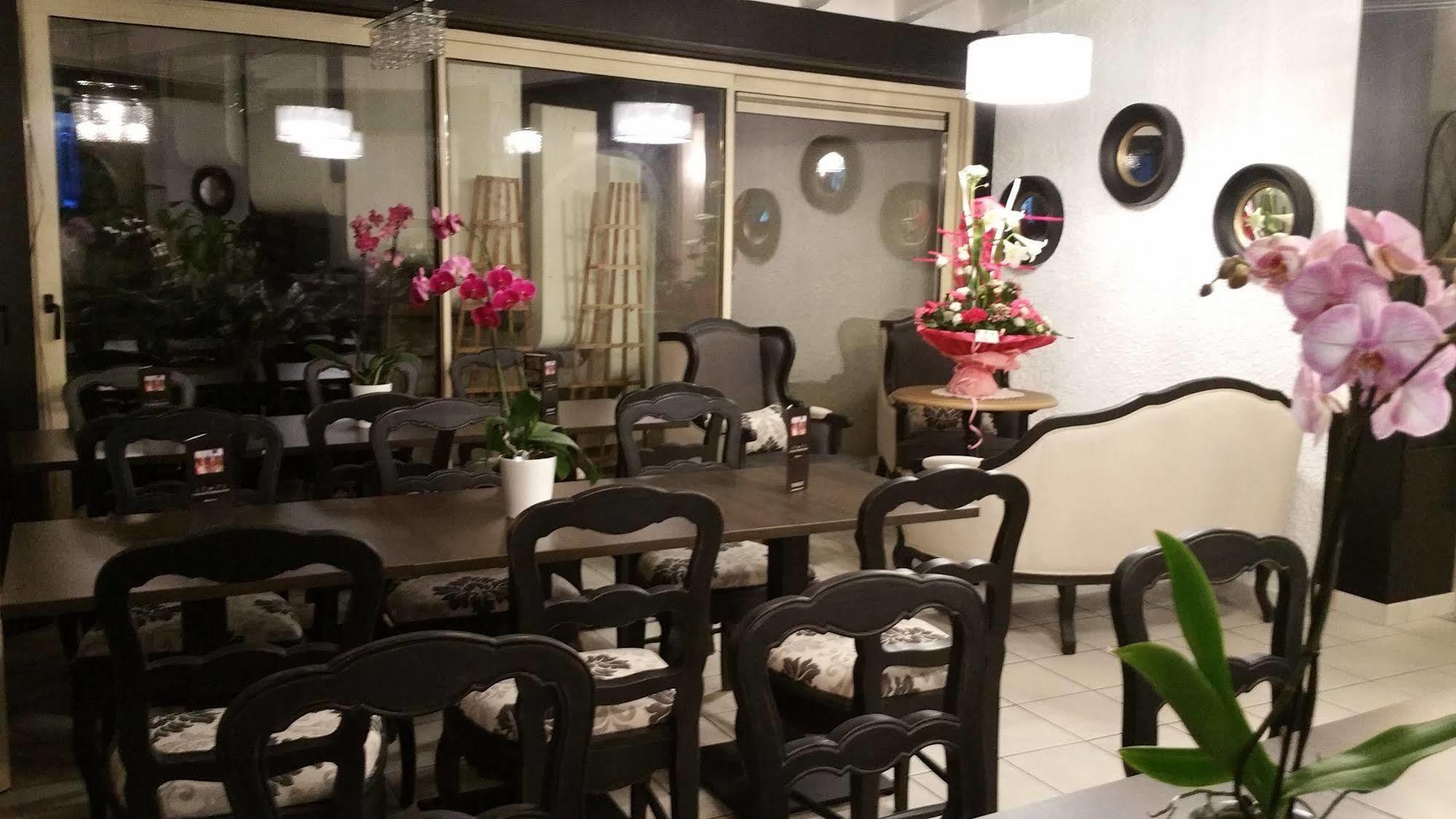 Hotel Le Chantereigne Les Noes-pres-Troyes Eksteriør bilde